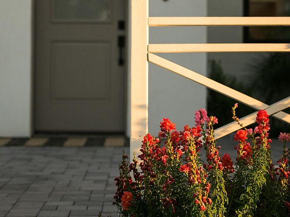 3rd image of 3101 E SELLS Drive