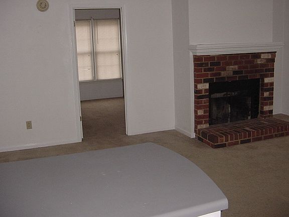 4th image of 1010 Wickford Ct