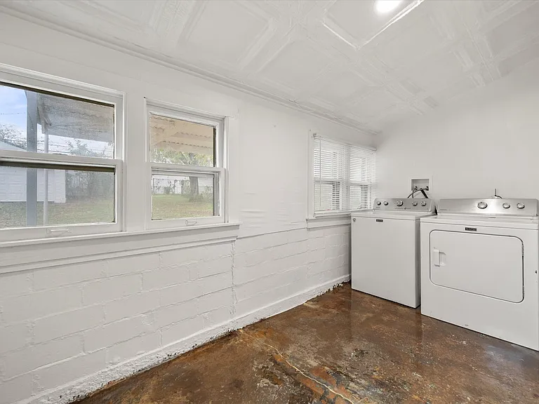 2207 Prairie Ave — Photo 17