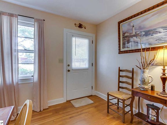 3rd image of 13 Rhonda Ct