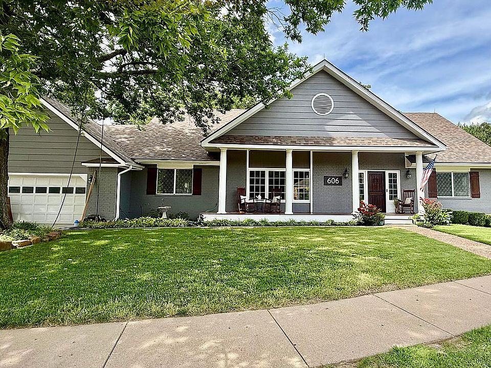 1st image of 606 Oakridge Dr