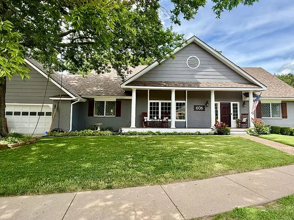 606 Oakridge Dr, Bartlesville, OK 74006