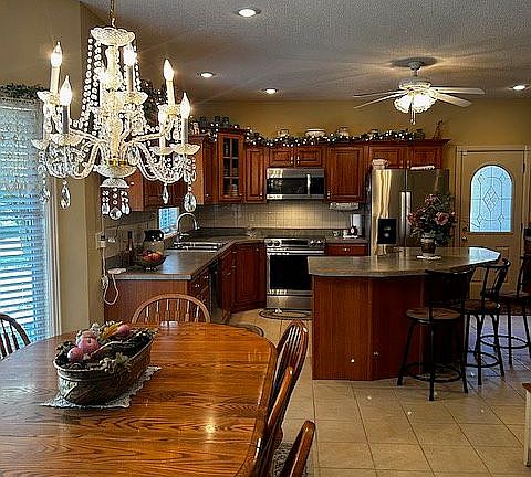 2nd image of 1505 Hawthorne Ct