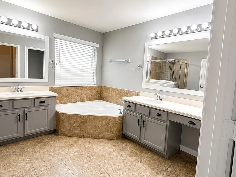 2310 Corry Crest Cir — Photo 10