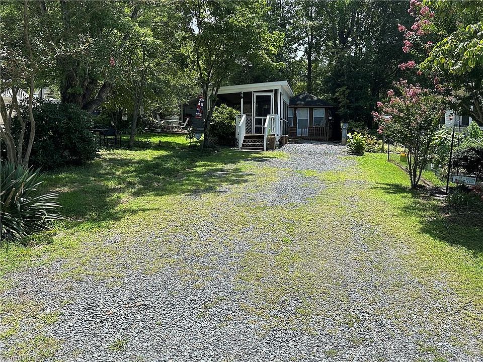 1st image of 125 Club House Dr