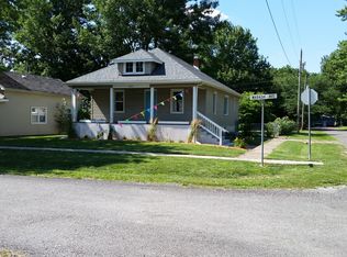 401 W Wabash Ave, Stonington, IL 62567