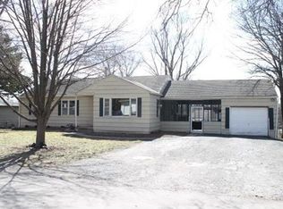 309 4th Ter, Smithville, MO 64089