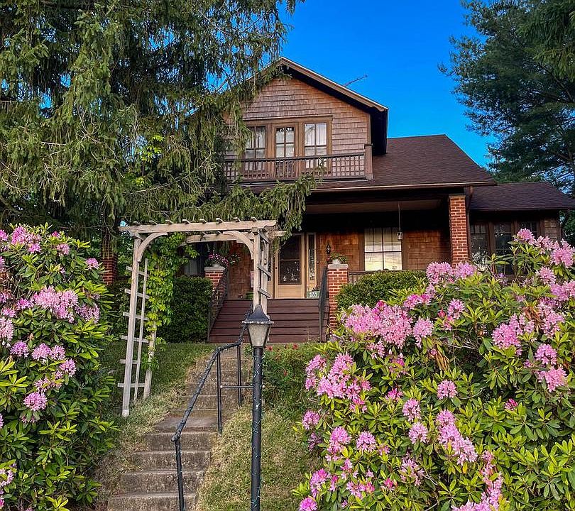 1st image of 135 Park Ave