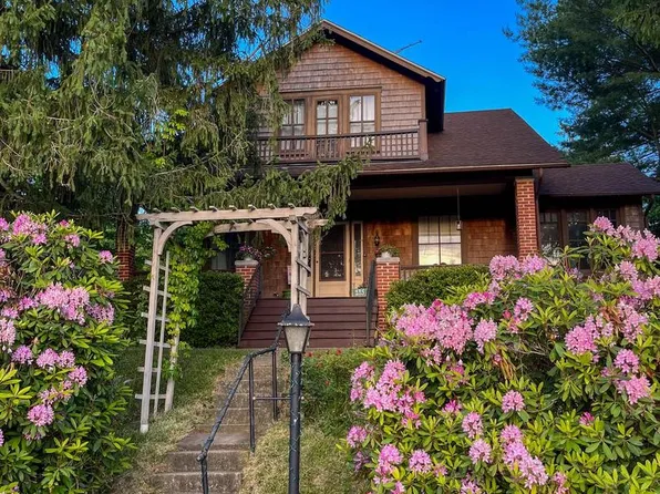 135 Park Ave, Glen Rock, PA 17327