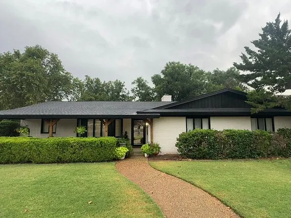 802 W 6th St, Idalou, TX 79329