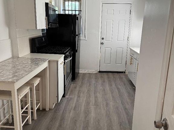4th image of 20 Willoughby St