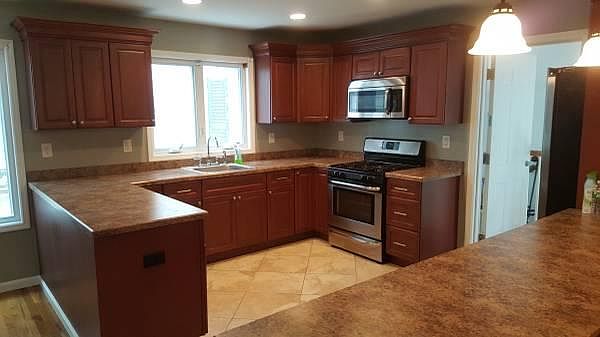 2nd image of 8 Home Pl