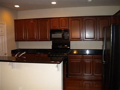 3rd image of 2911 Holdrege Way