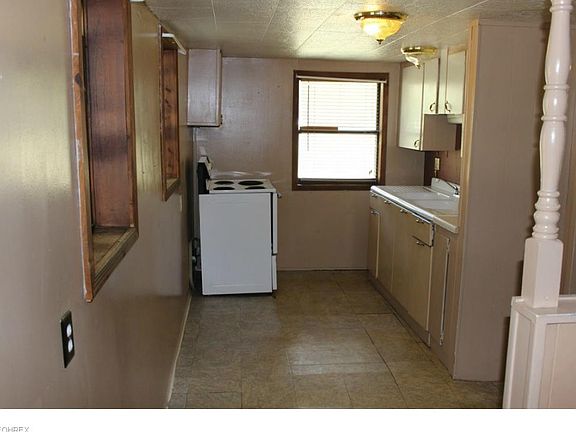 3rd image of 1655 Russell St