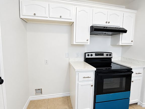 5th image of 109 Ramon Cardenas Dr APT C