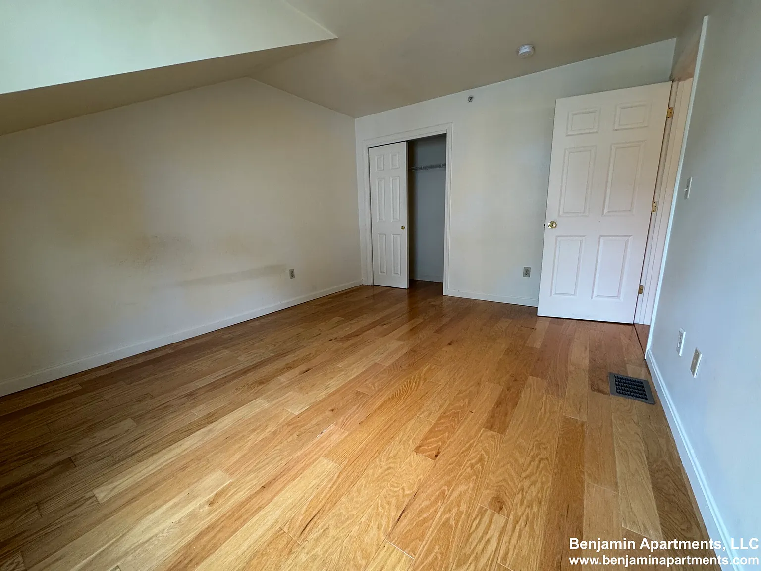 5 bed, 2.5 bath, $5,000 — Photo 4