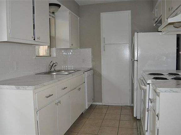 4th image of 3405A Dolphin Dr