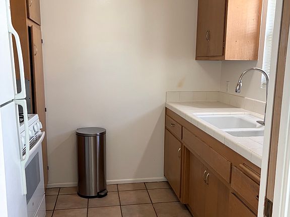 5th image of 1610 De La Vina St #5