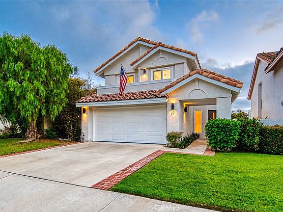 3rd image of 27 Palm Beach Ct