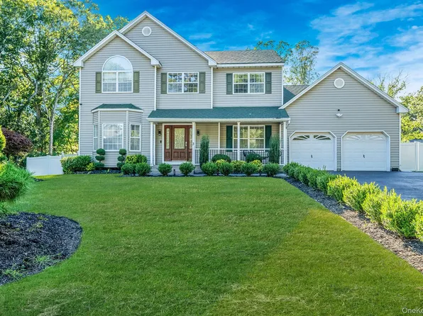 3 Embassy Road, Selden, NY 11784