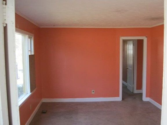 4th image of 627 Linda Way