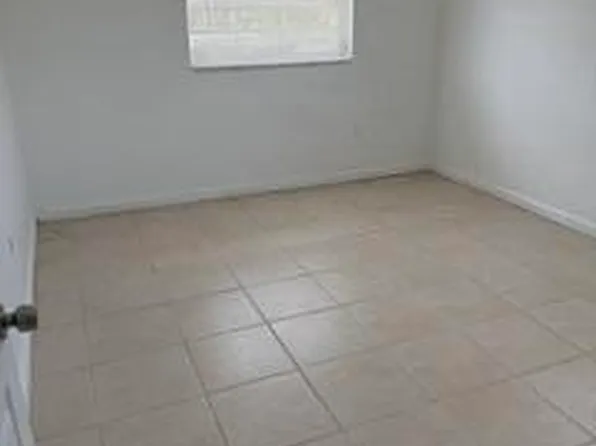2285 NE 172nd St, North Miami Beach, FL