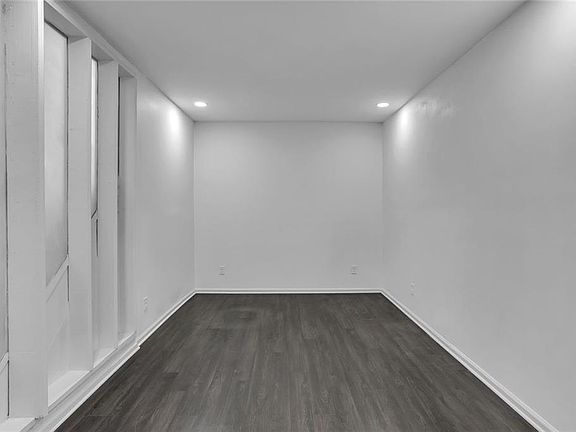 3rd image of 3306 Northcrest Rd APT A