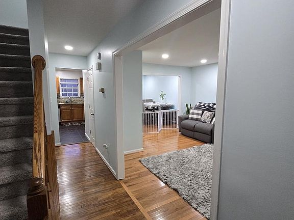 3rd image of 14 Tall Oaks Ct