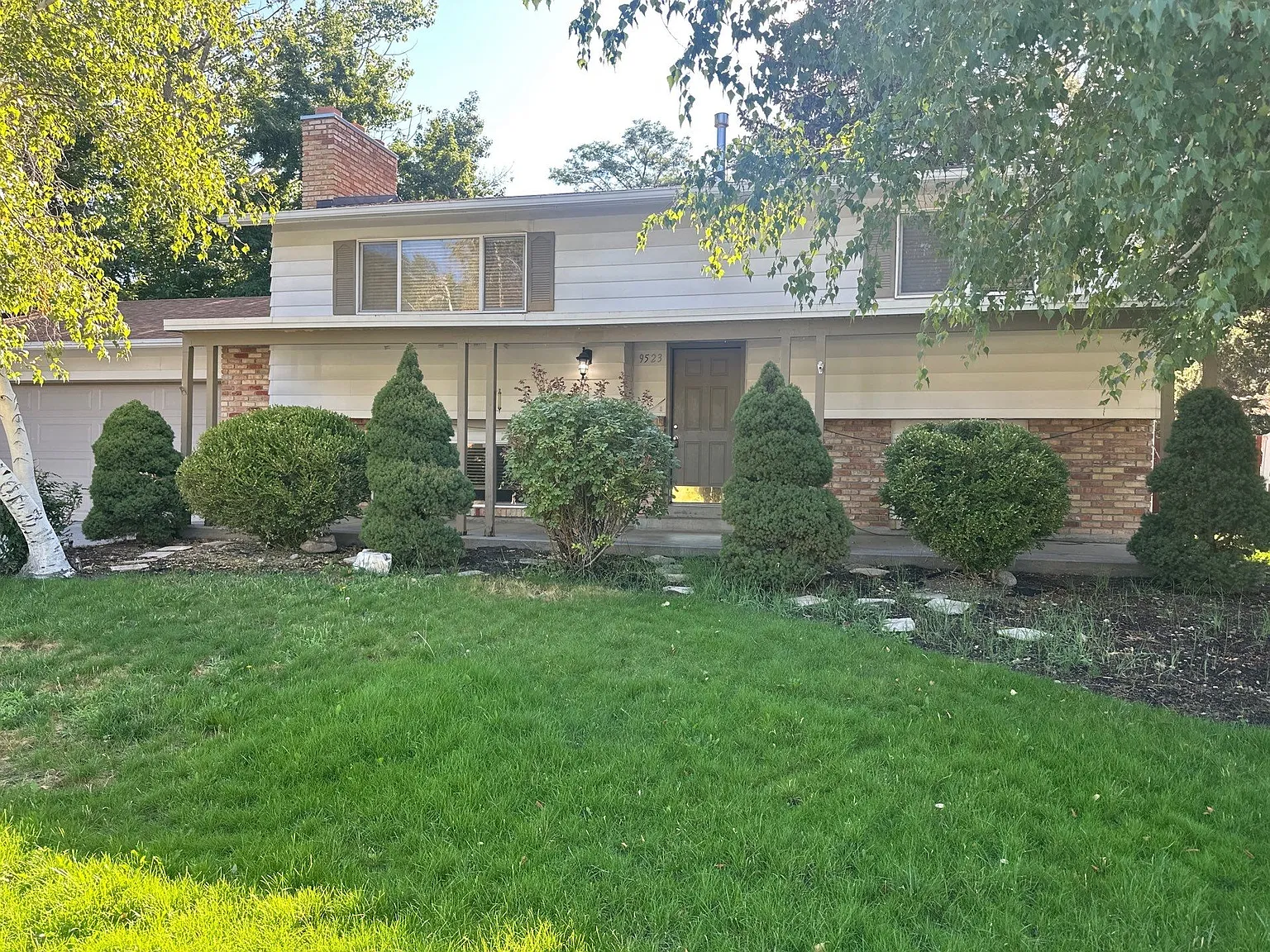 4 bed, 1938 sqft, $2,700 — Photo 1