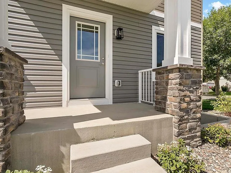 2768 Clover Ridge Dr — Photo 3