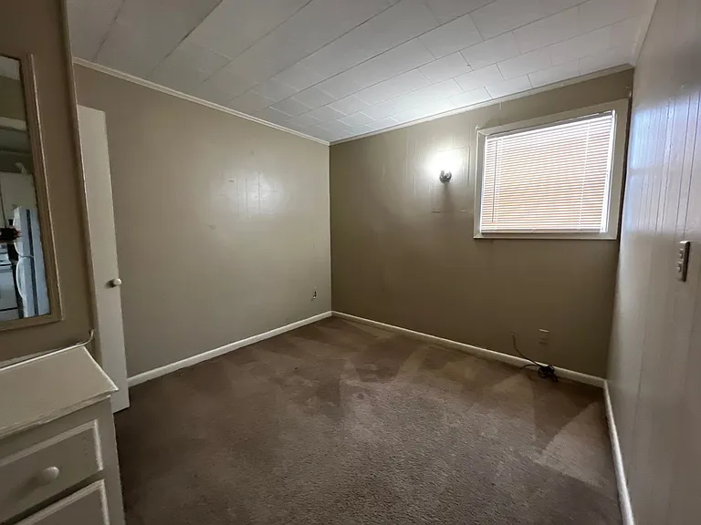 610 Delhomme Ave — Photo 9