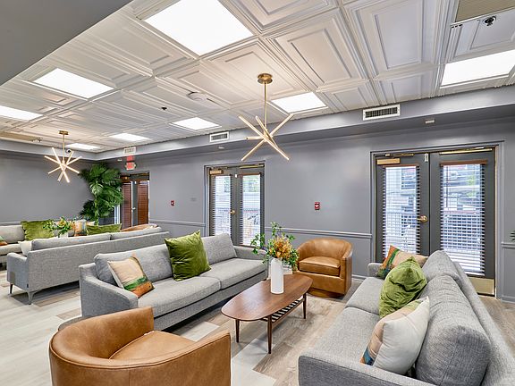 3rd image of 4215 Lindell Blvd #310