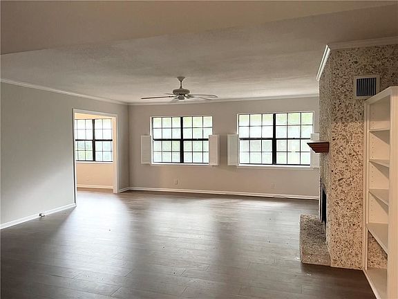 3rd image of 252 Tennessee Ave