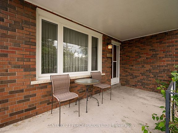 2nd image of 27 Willingdon Ave