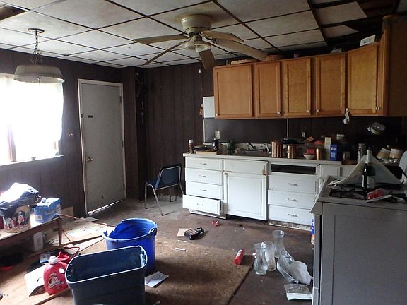 4th image of 211 Scott St