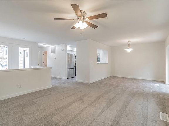 4th image of 23 Estes Dr