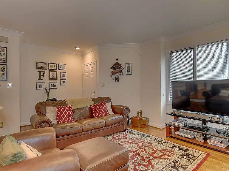 1301 Llewellyn Ave — Photo 2