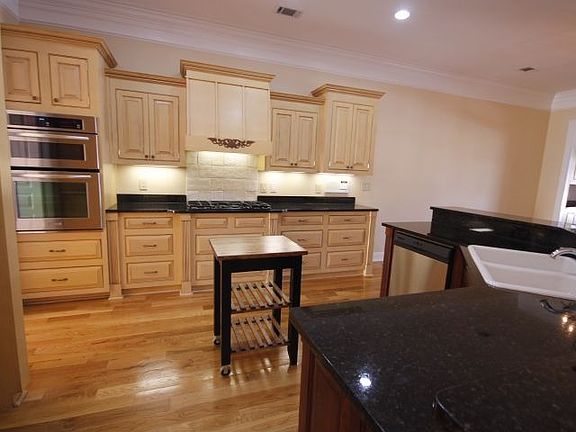 3rd image of 129 Bear Lake Dr