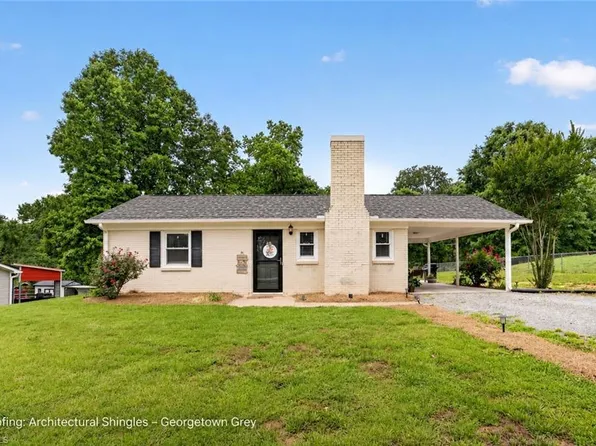 1111 Foxtrot Ct, King, NC 27021