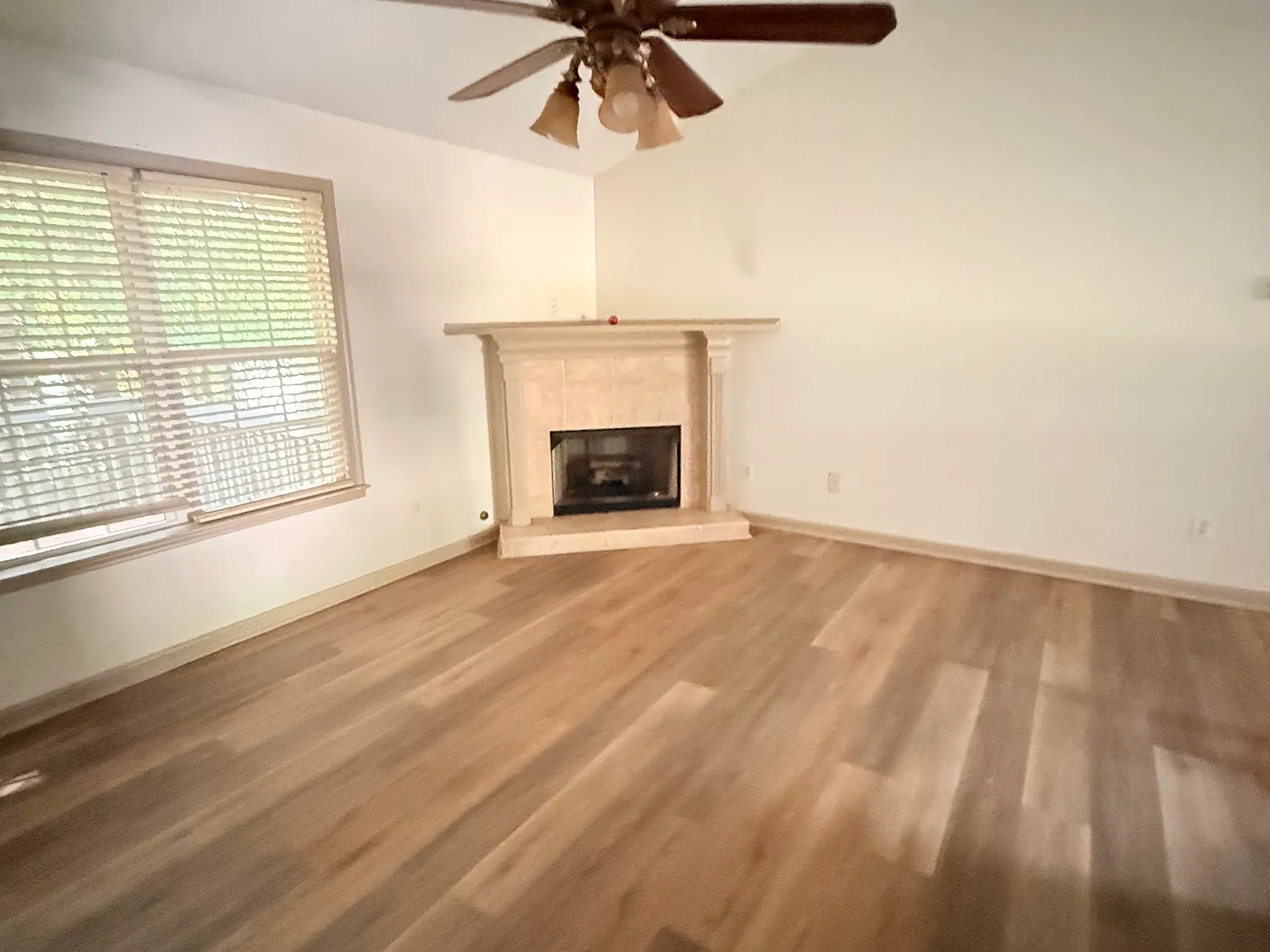 3 bed, 2.5 bath, 1688 sqft, $2,000 — Photo 3