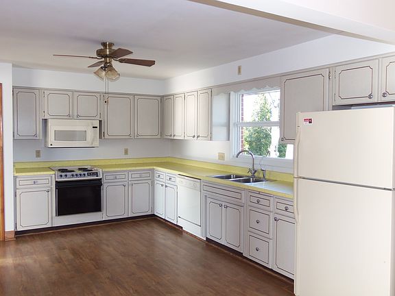 5th image of 115 Harmon Ave