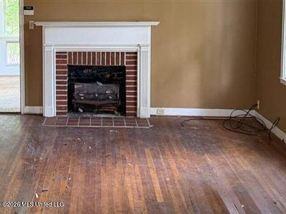3rd image of 256 W Main St
