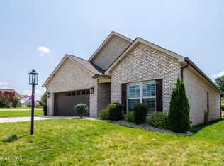 2302 Torrey Pines Dr, Maryville, TN 37801