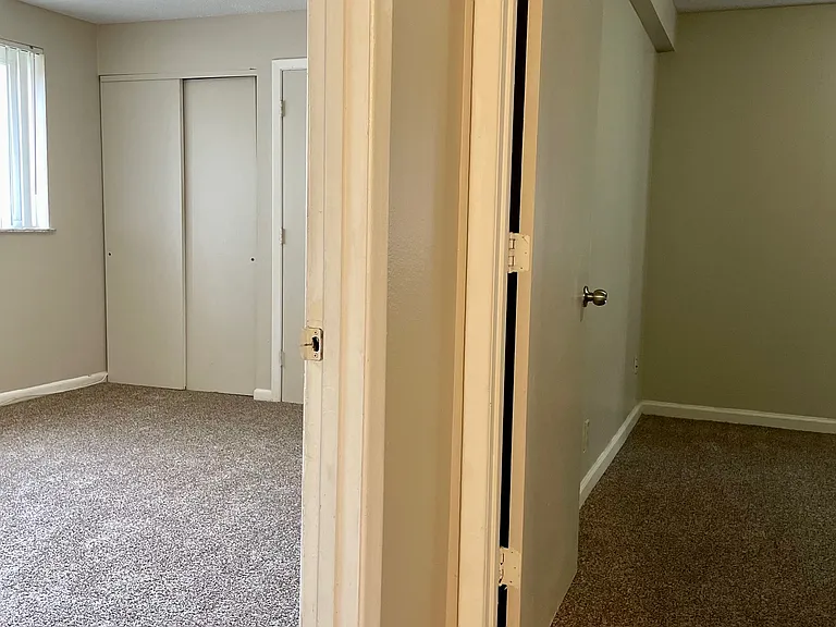 Bermuda Heights Apartments — Photo 37