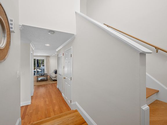 3rd image of 100 Falmouthport Drive