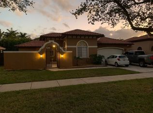 8280 NW 162nd St, Miami Lakes, FL 33016