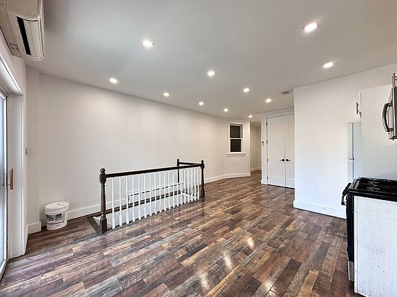 4th image of 219 Summit Ave #1E