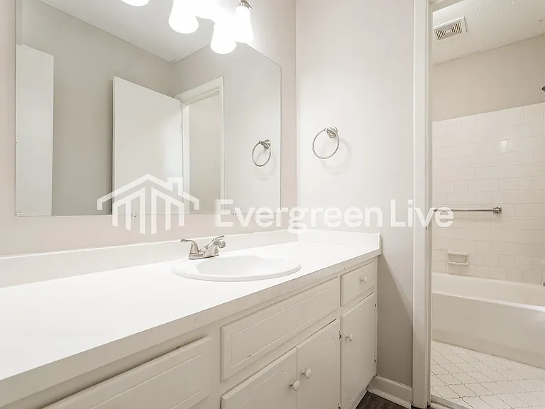 1906 Driftwood Dr — Photo 10