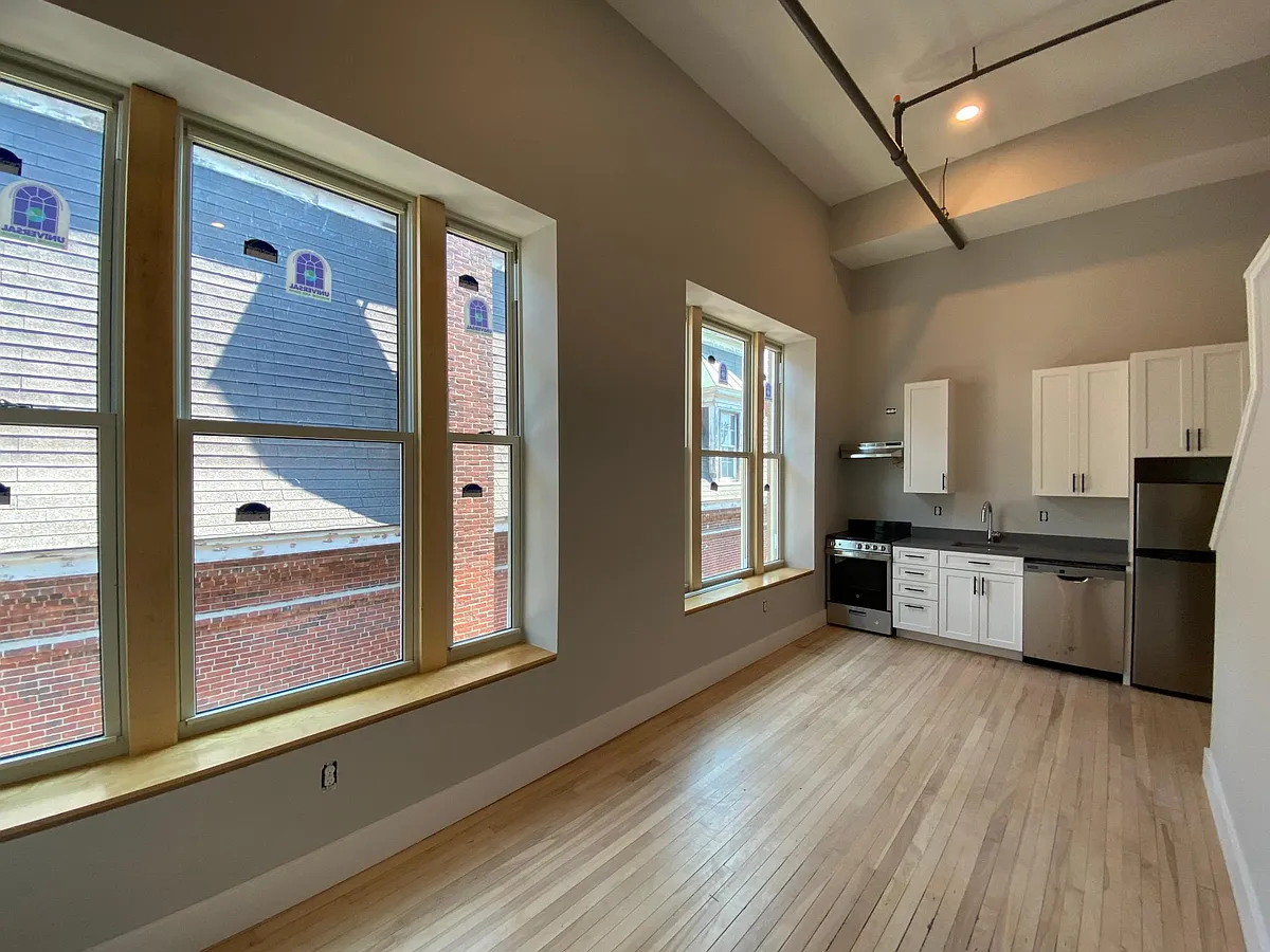 Building Photo - 5 Washington St #304