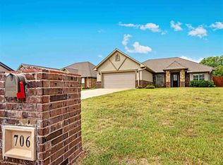 706 Meadow Ln, Cache, OK 73527